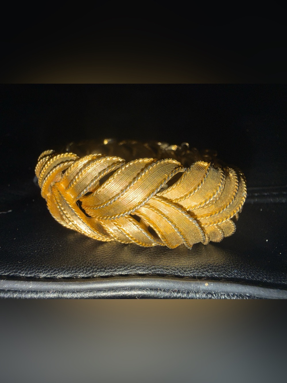 Vintage Boucher Leaf Gold Tone Bracelet and Statement Clip-On Earrings - Picture 7 of 13